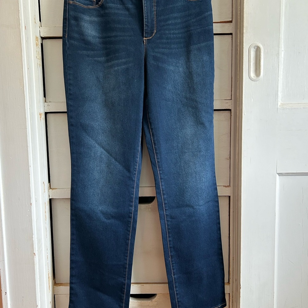 NEW Bandolino Dark Blue Straight Leg Jeans